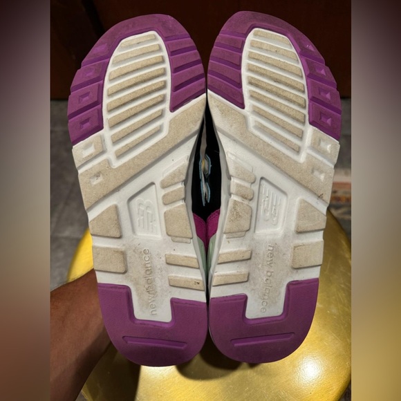 Woman’s Colorblock New Balance - Picture 3 of 4